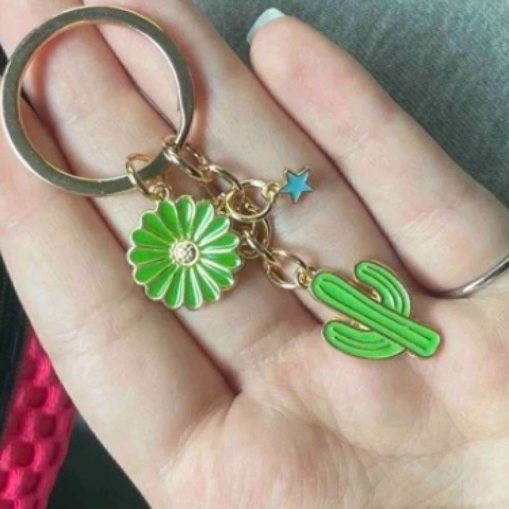 Cactus 🌵 Charm Keychain - Picture 4 of 6